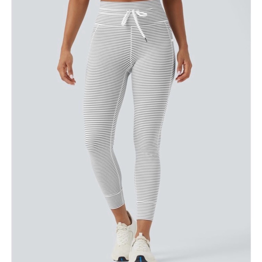 Like-new Halara high waisted striped leggings jogger 7/8 length Size Xl
